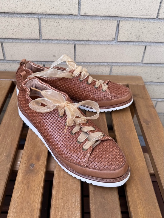 Ron White Shoes - Woven Low-Top Sneakers in Copper Brown with Sheer Cream Laces